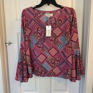 No Comment Bell Bottom Sleeve Top Size Large
